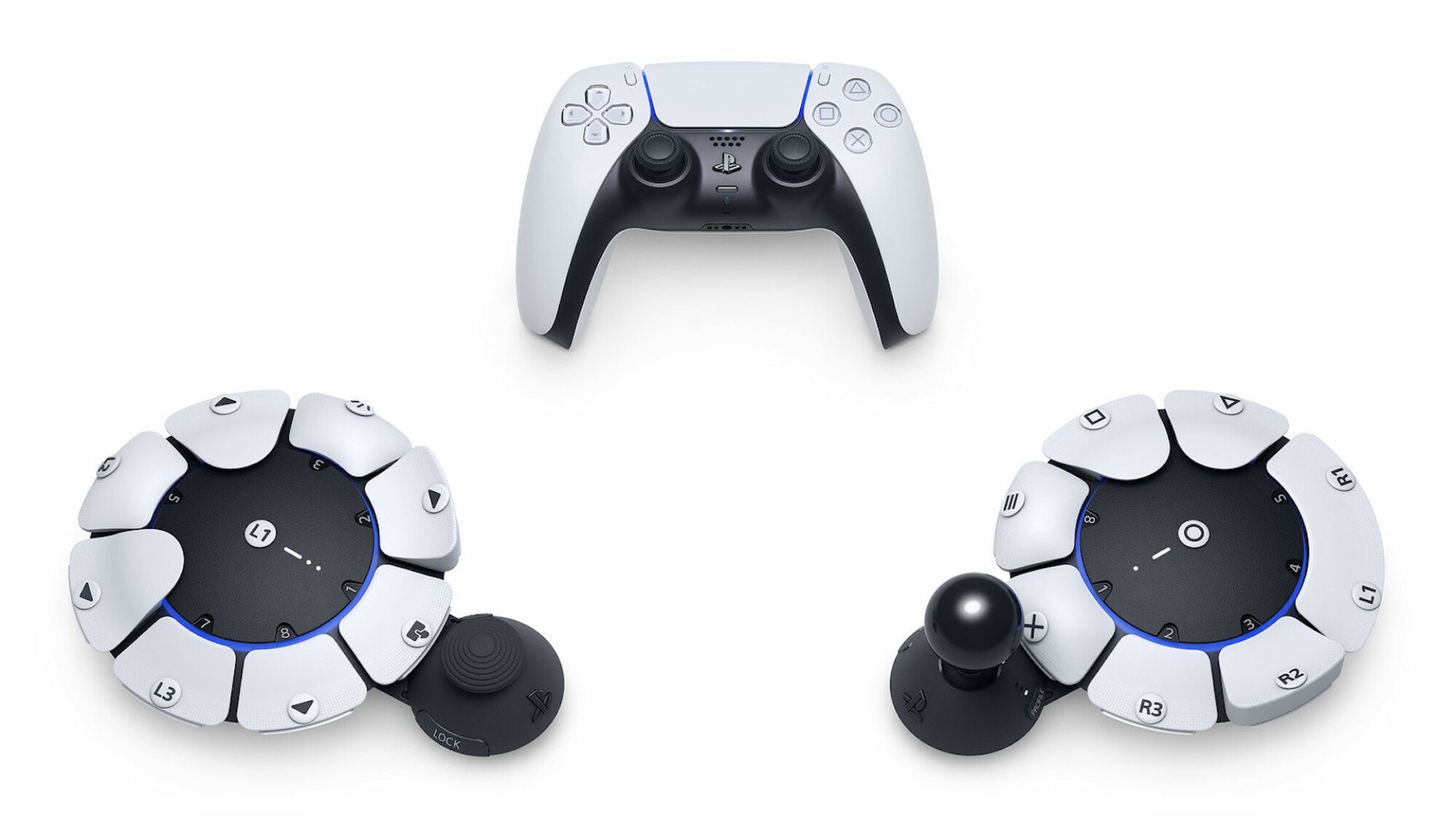 Dos prácticos controladores Sony PlayStation y un controlador Sony PlayStation.